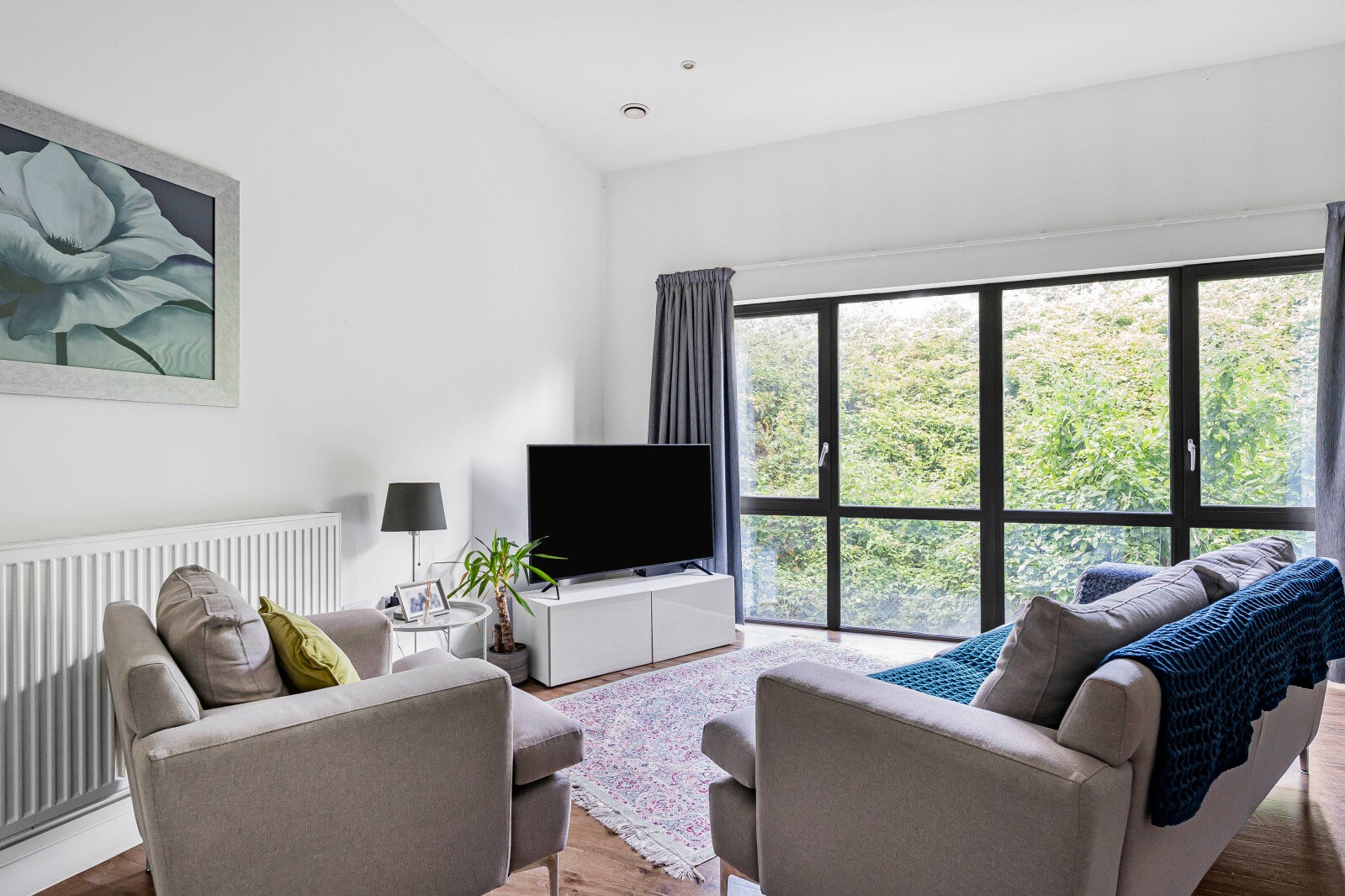 Flat Gwynne Road in Greater London