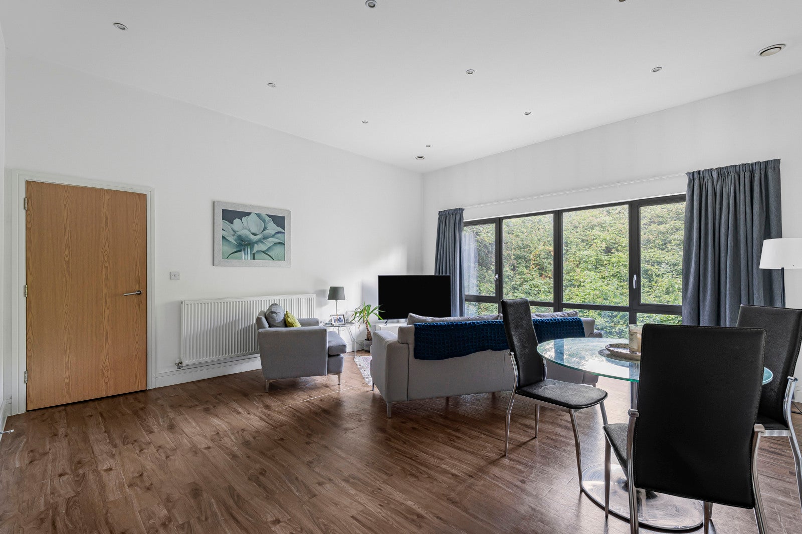 Flat Gwynne Road in Greater London