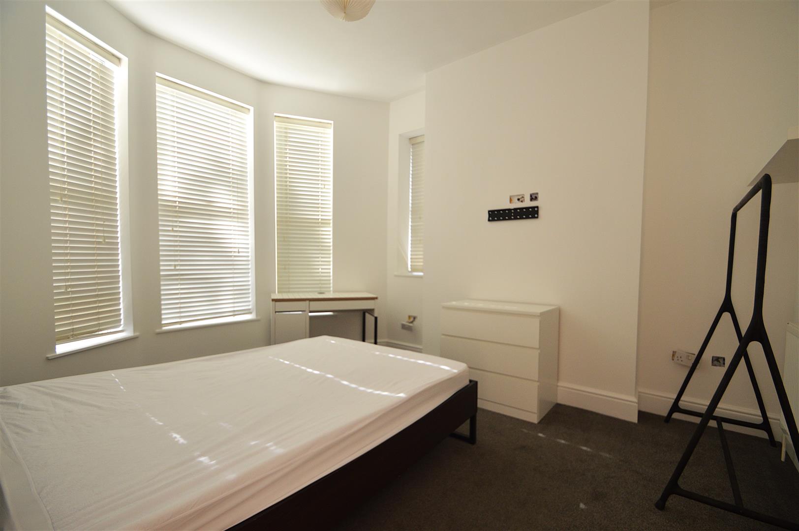 Room Downend Road in Bristol