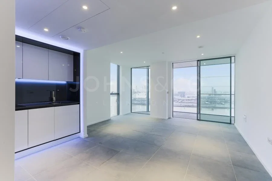 Flat Burdett Road in Greater London