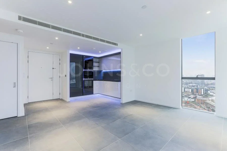 Flat Burdett Road in Greater London