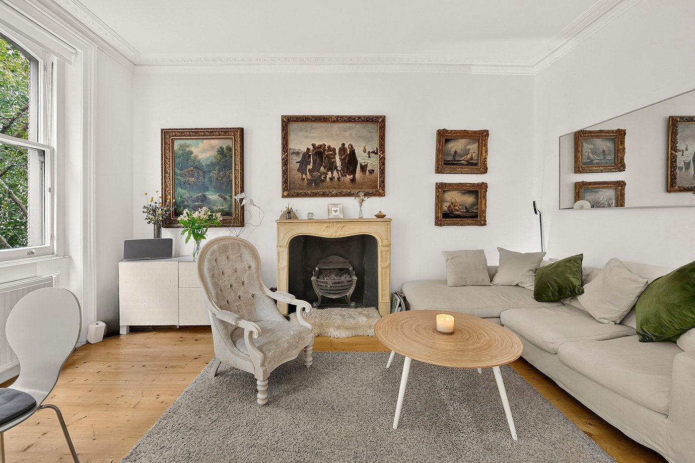 Flat Beaufort Gardens in Greater London