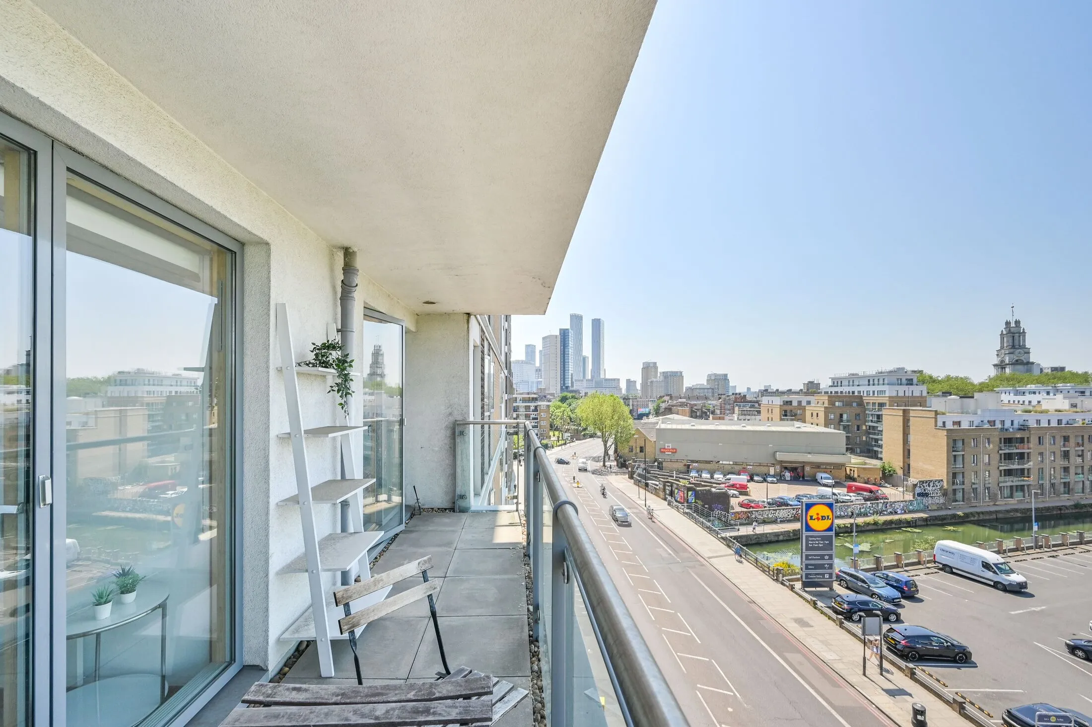 Flat Burdett Road in Greater London