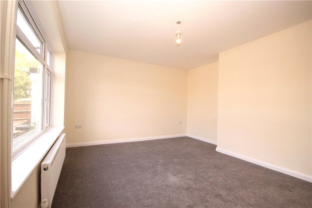Room Blackwell Avenue in Guildford