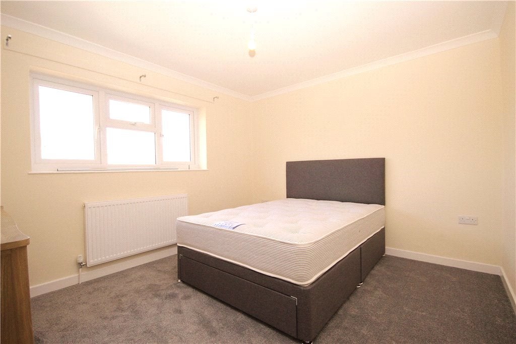 Room Blackwell Avenue in Guildford