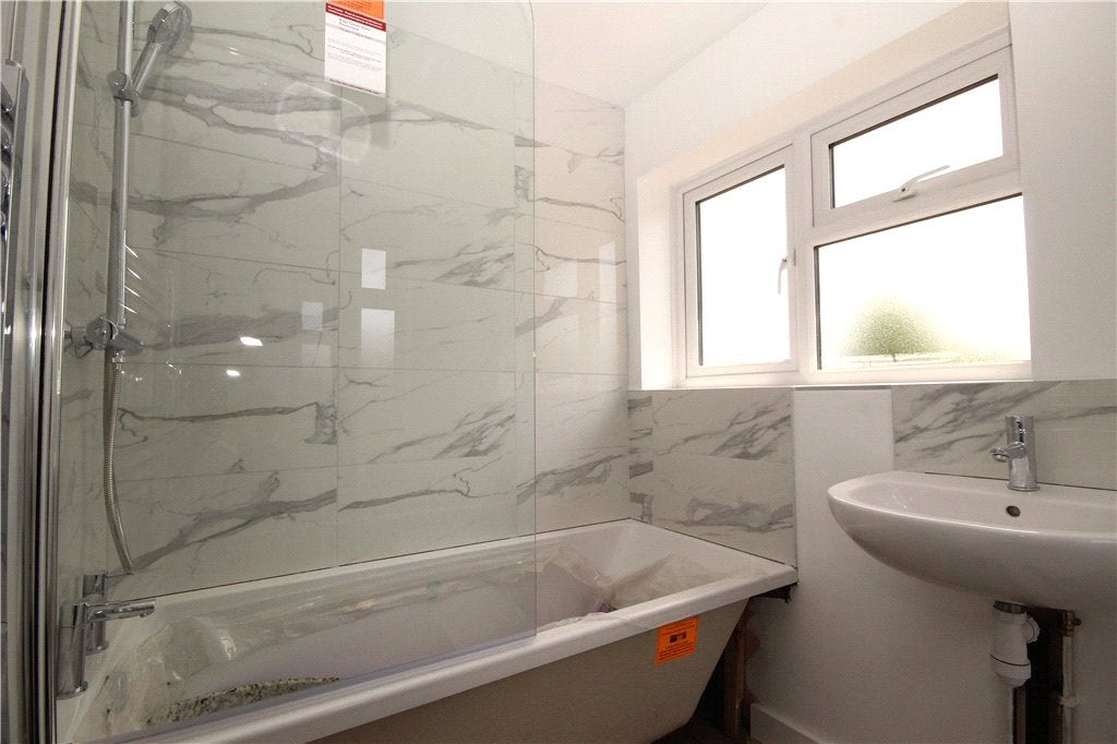 Room Blackwell Avenue in Guildford