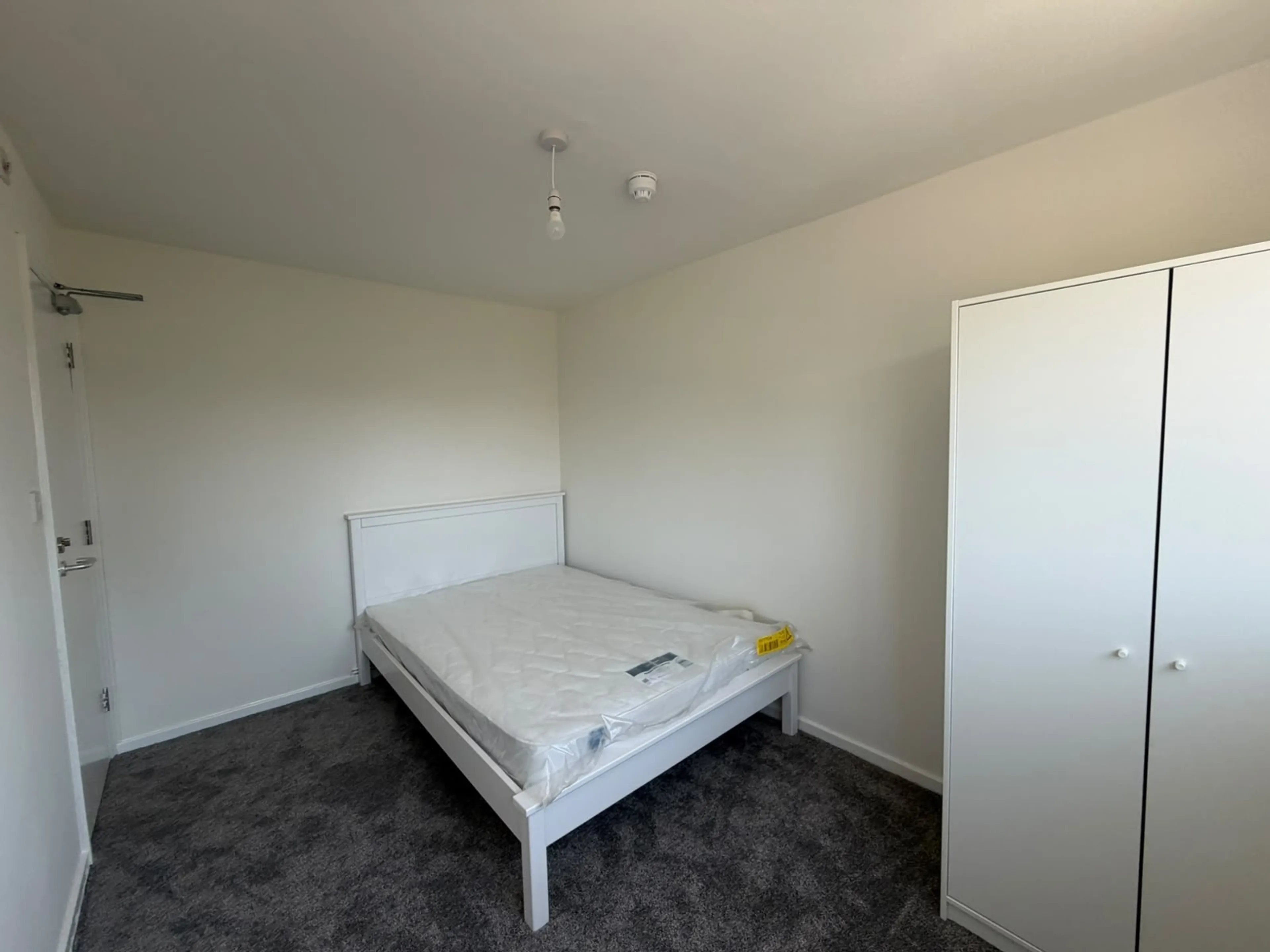 Room Farthing Grove in Milton Keynes