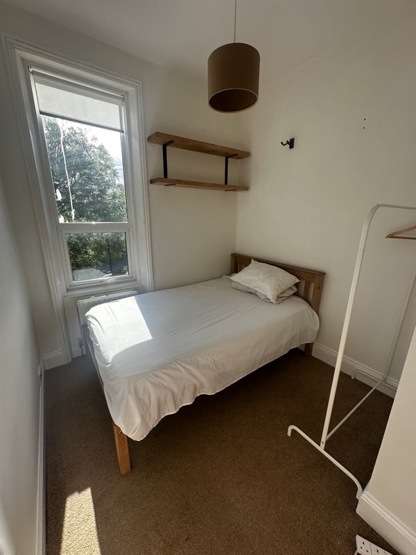 Room Birtley Avenue in North Tyneside