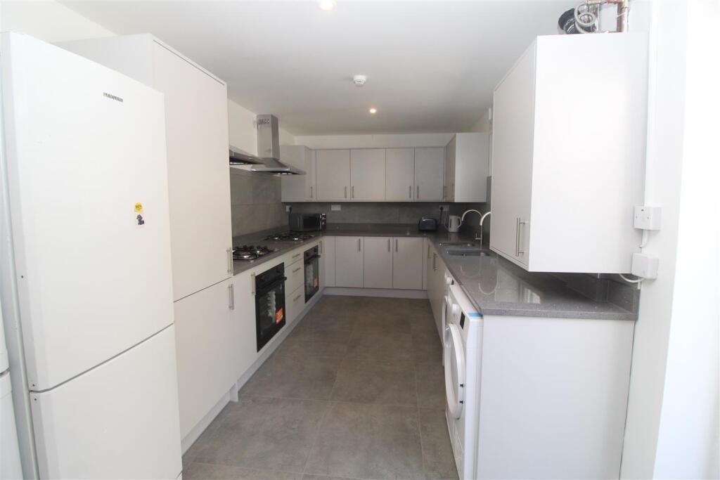 Room Colum Road in Cardiff