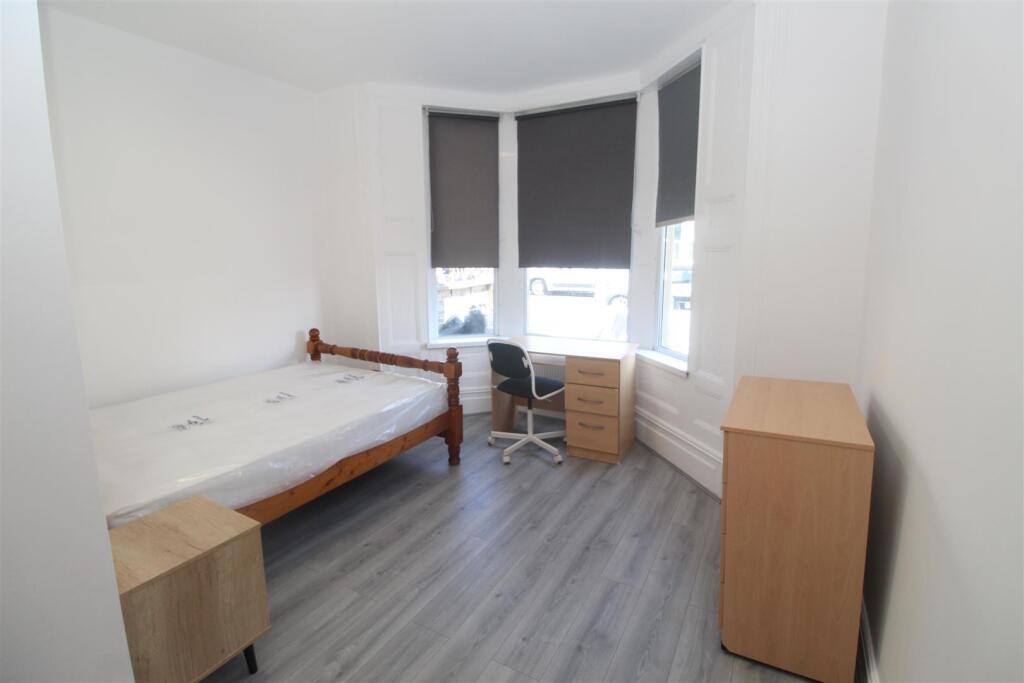 Room Colum Road in Cardiff
