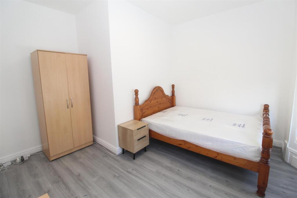Room Colum Road in Cardiff