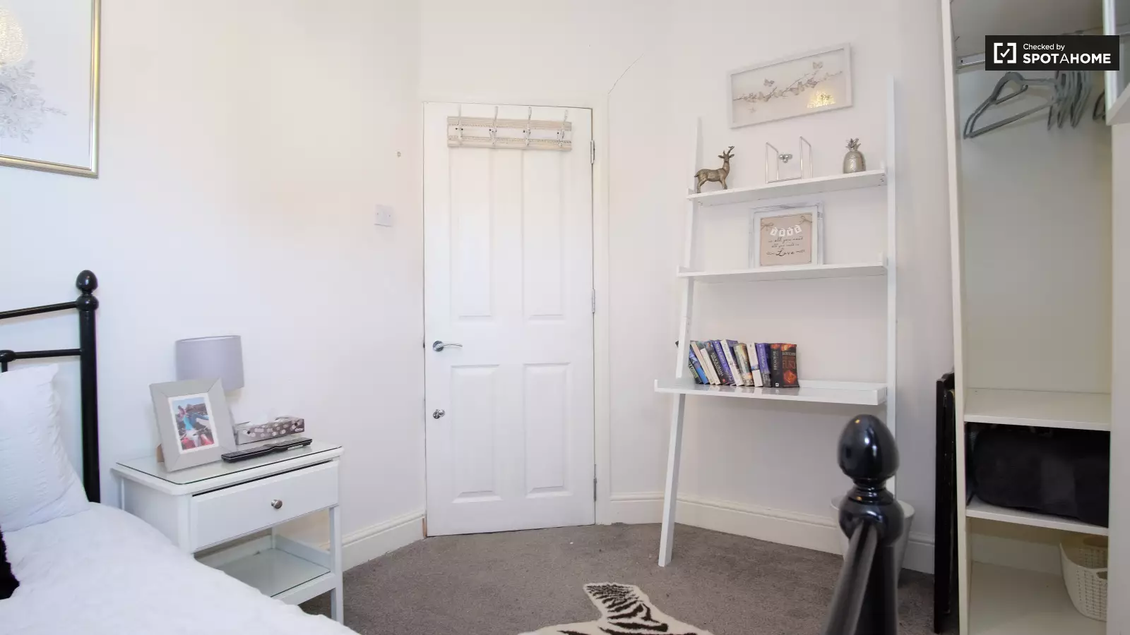 Flat Faversham Road in Greater London