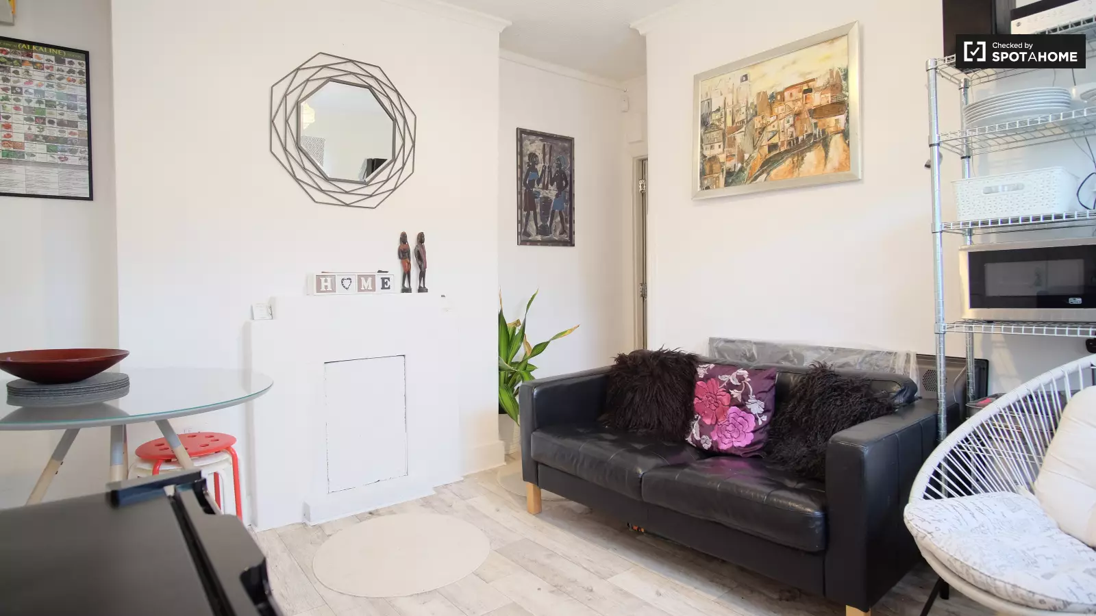 Flat Faversham Road in Greater London