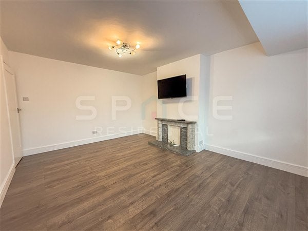 Flat Westmere Drive in Greater London