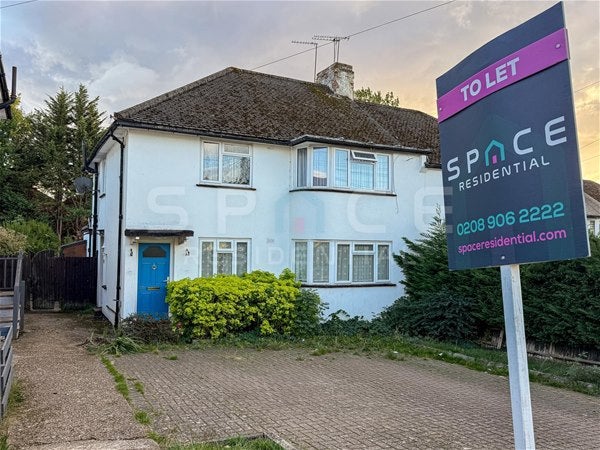 Flat Westmere Drive in Greater London