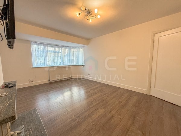 Flat Westmere Drive in Greater London