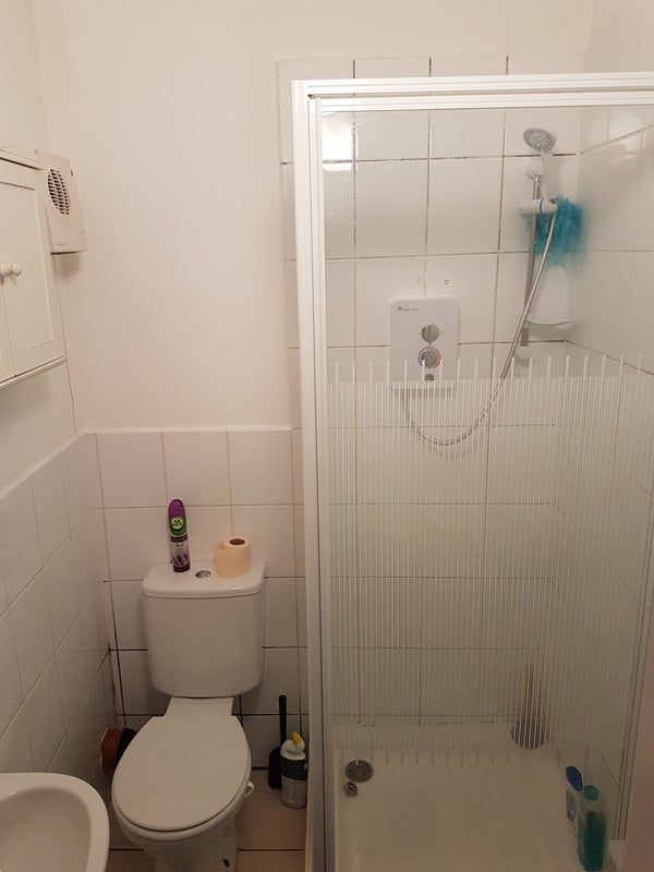 Room Queens Road in Greater London