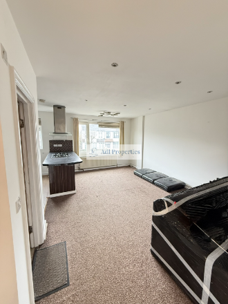 Flat Northborough Road in Greater London