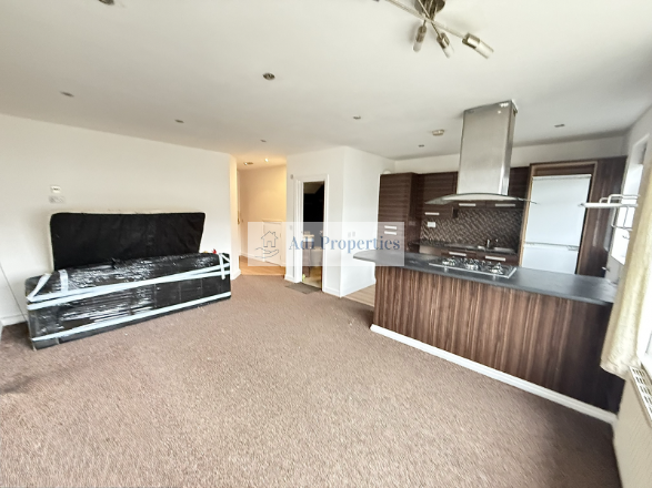 Flat Northborough Road in Greater London