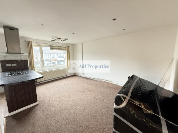 Flat Northborough Road in Greater London