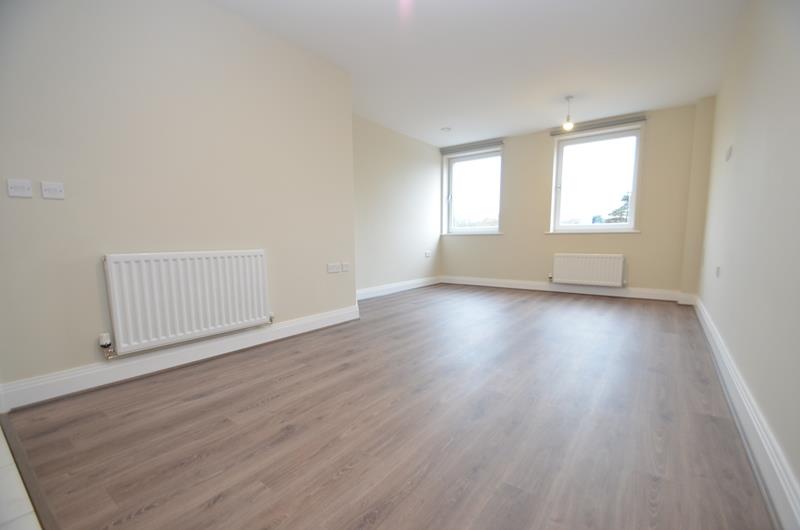 Flat Pinner Road in Greater London