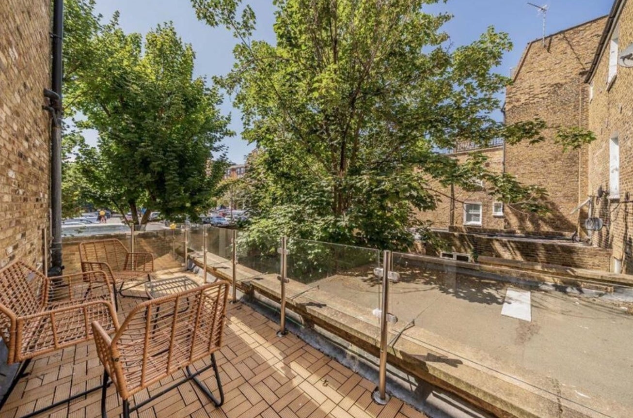 Flat Lena Gardens in Greater London