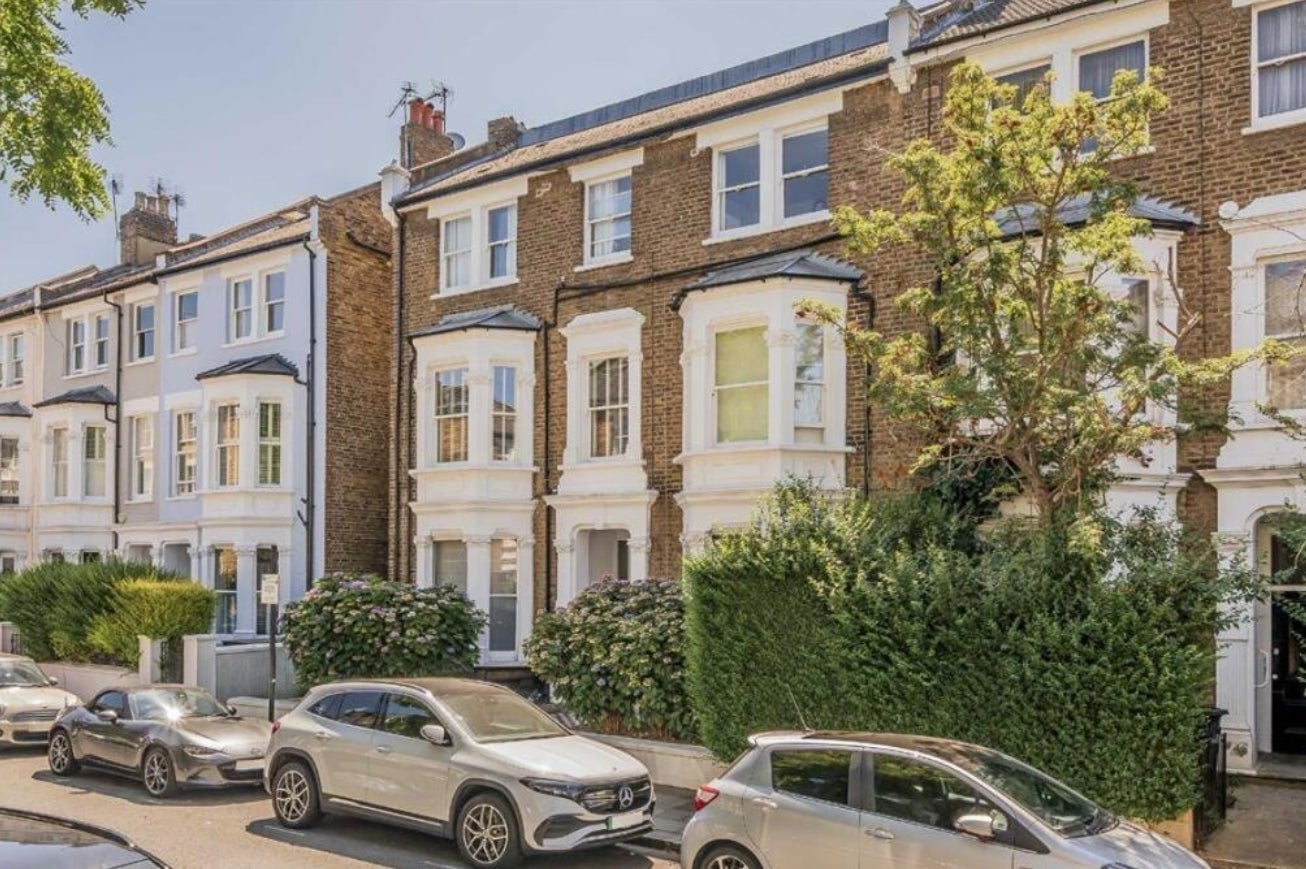 Flat Lena Gardens in Greater London