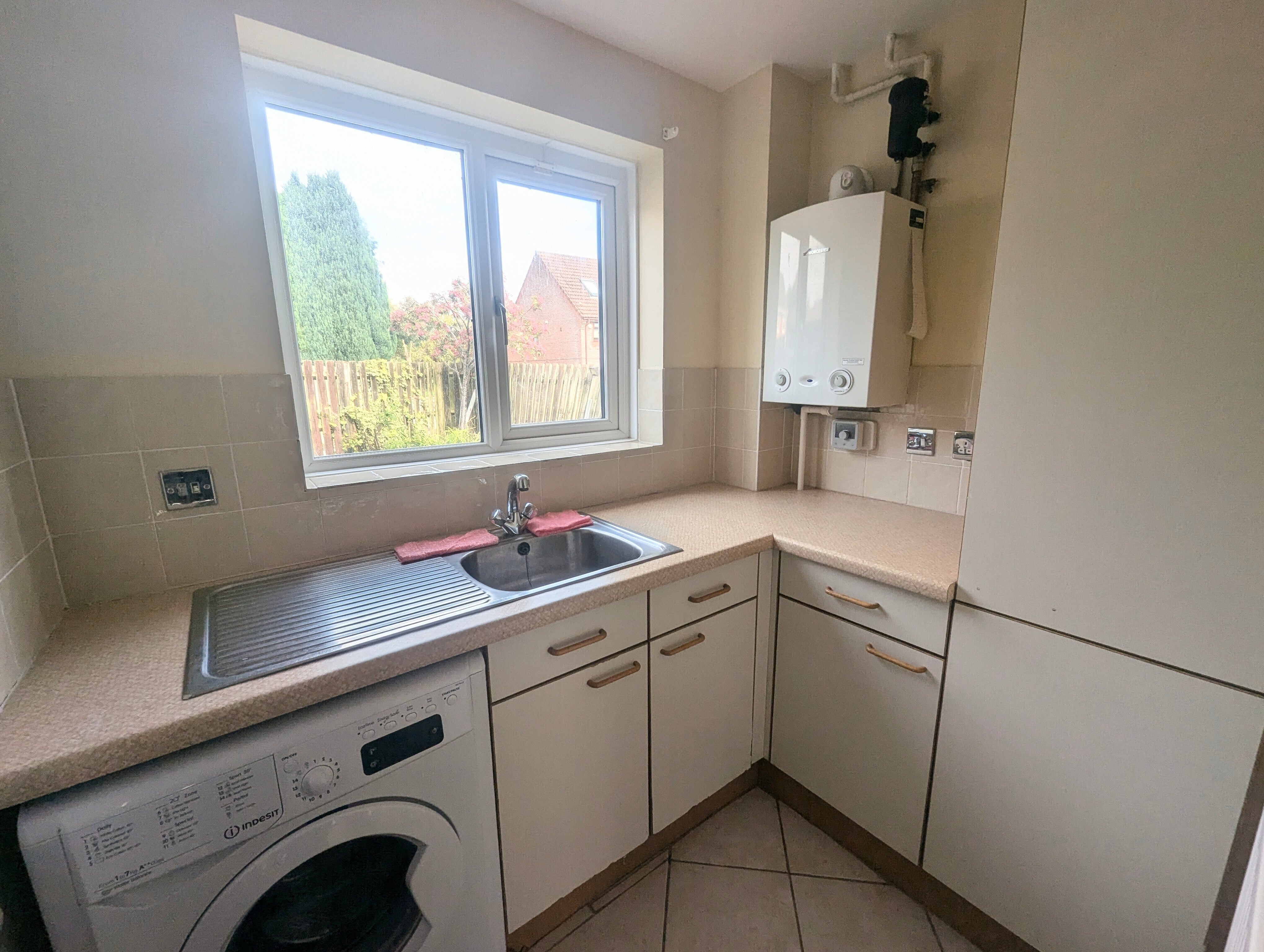 Flat Kingfisher Drive in Durrington