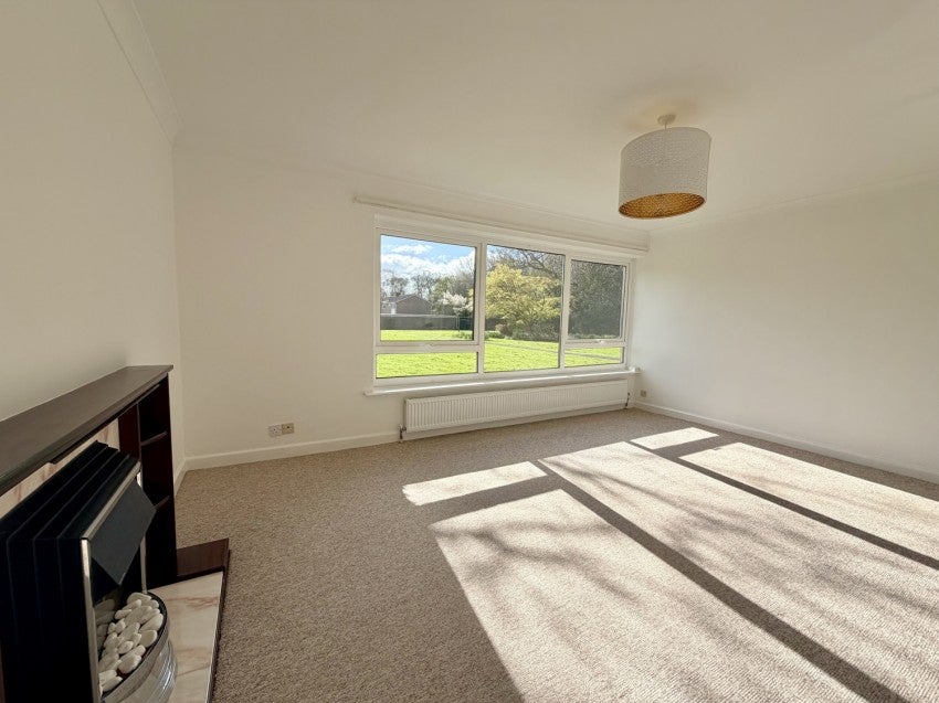 Flat Rowans Park in New Forest