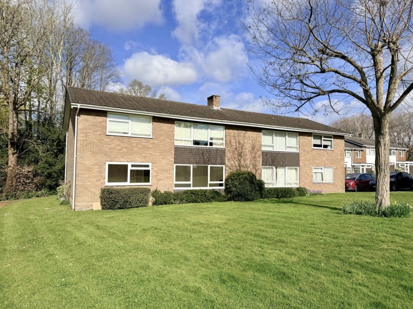 Flat Rowans Park in New Forest