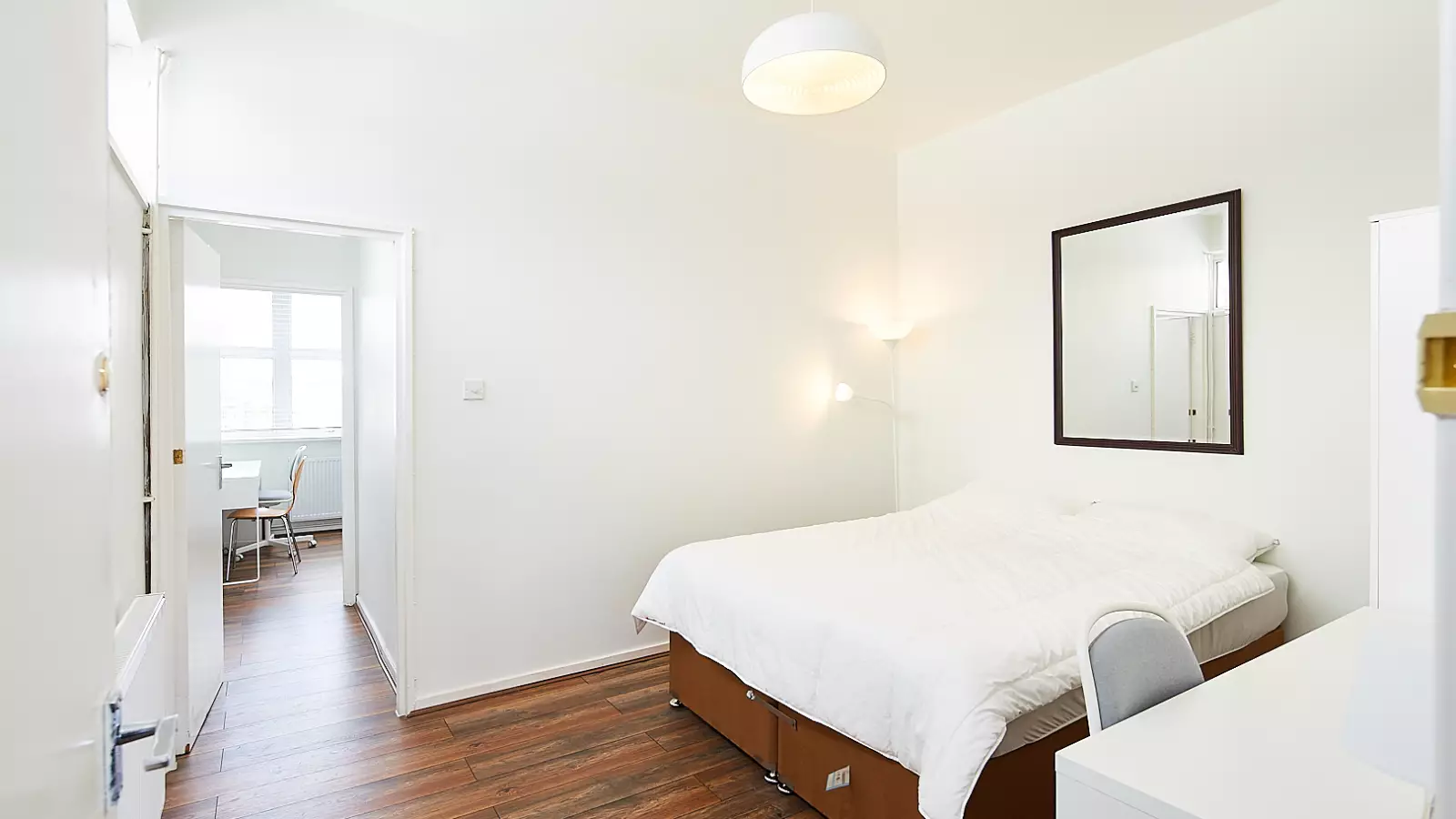 Flat Earl's Court Road in Greater London