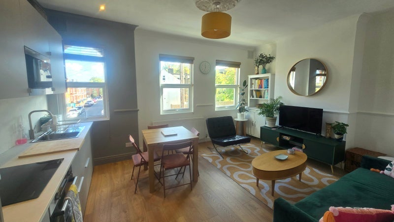 Flat Cerise Road in Greater London