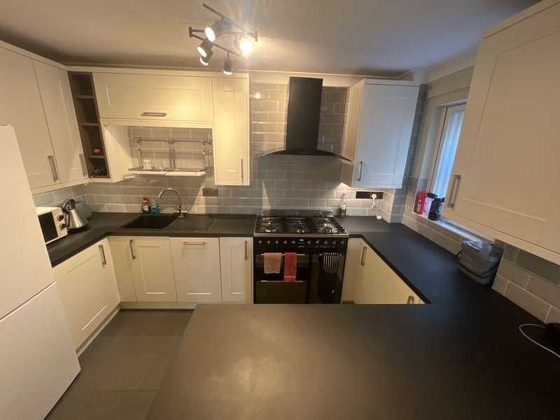 Room Elmcourt Road in Greater London