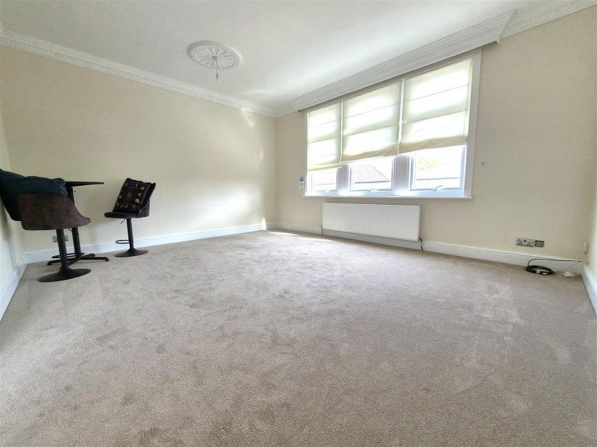 Flat Upton Road in Greater London