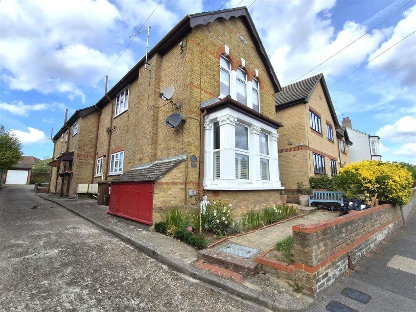 Flat Upton Road in Greater London
