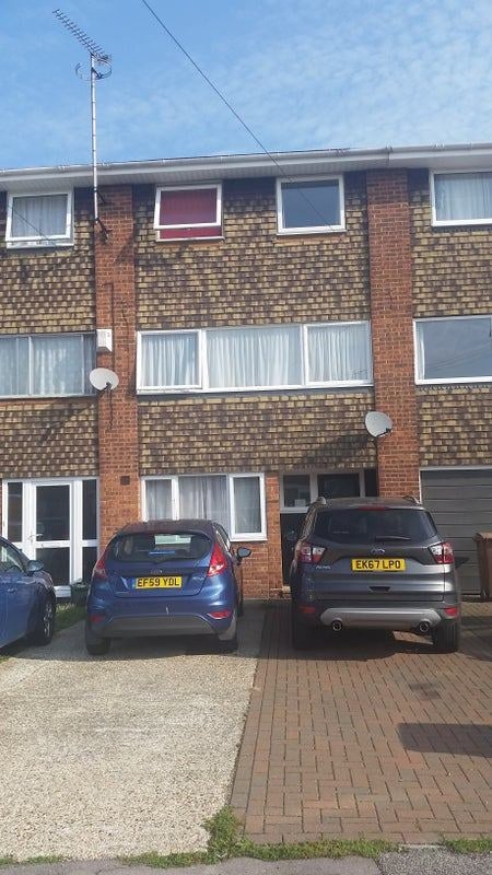 Room Sunrise Avenue in Chelmsford