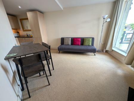 Flat Greyhound Hill in Greater London