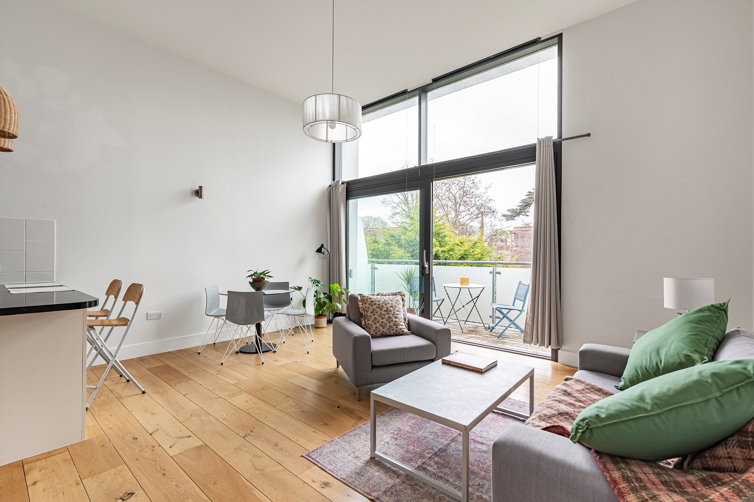 Flat Clarence Lane in Greater London