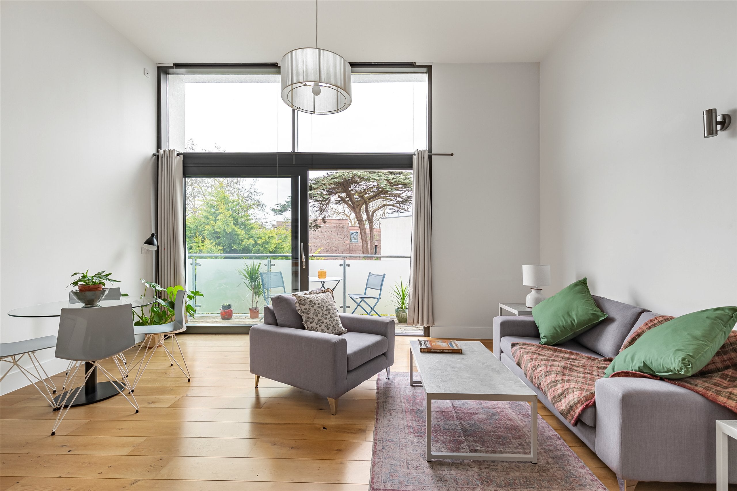 Flat Clarence Lane in Greater London