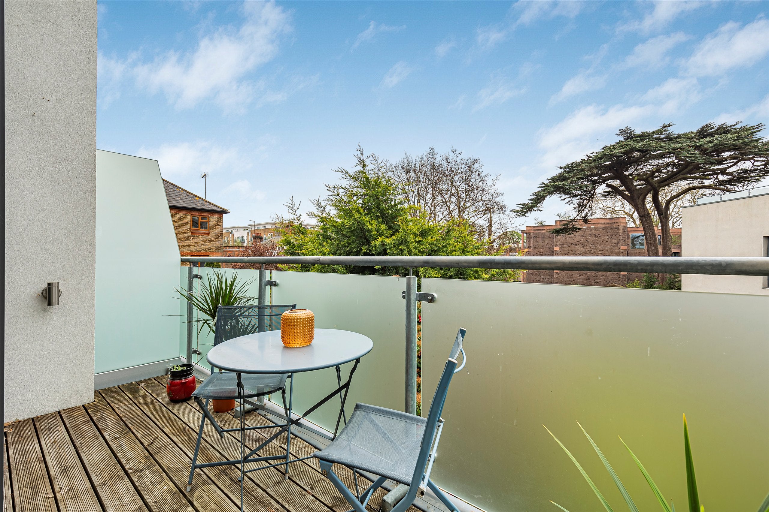 Flat Clarence Lane in Greater London