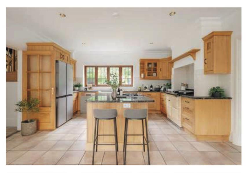 House Woodhill in Guildford