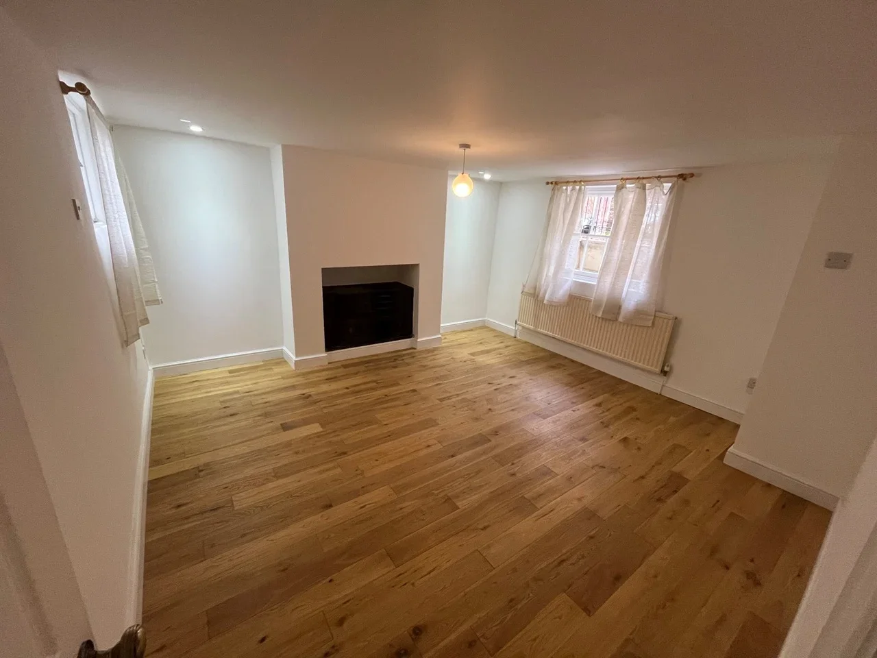 Flat Thornhill Road in Greater London