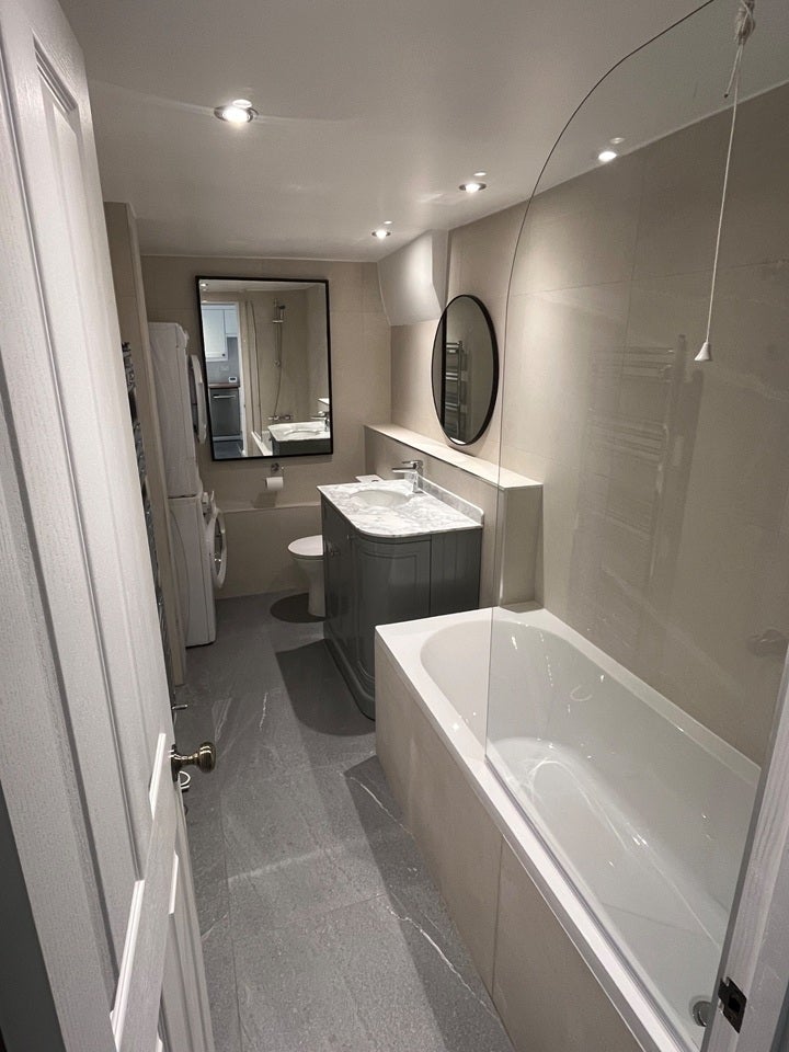 Flat Thornhill Road in Greater London