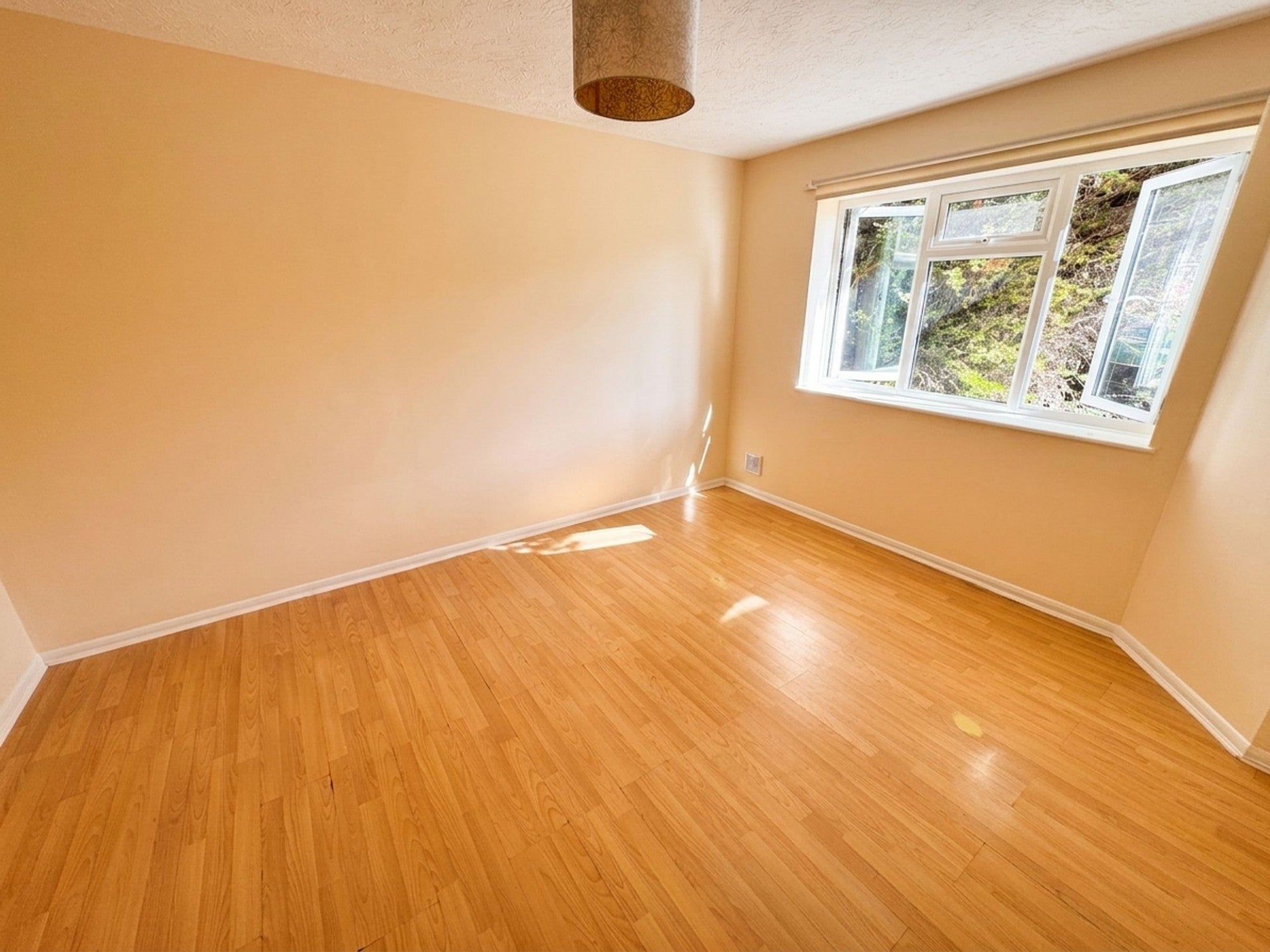 Flat Tilling Crescent in Tylers Green