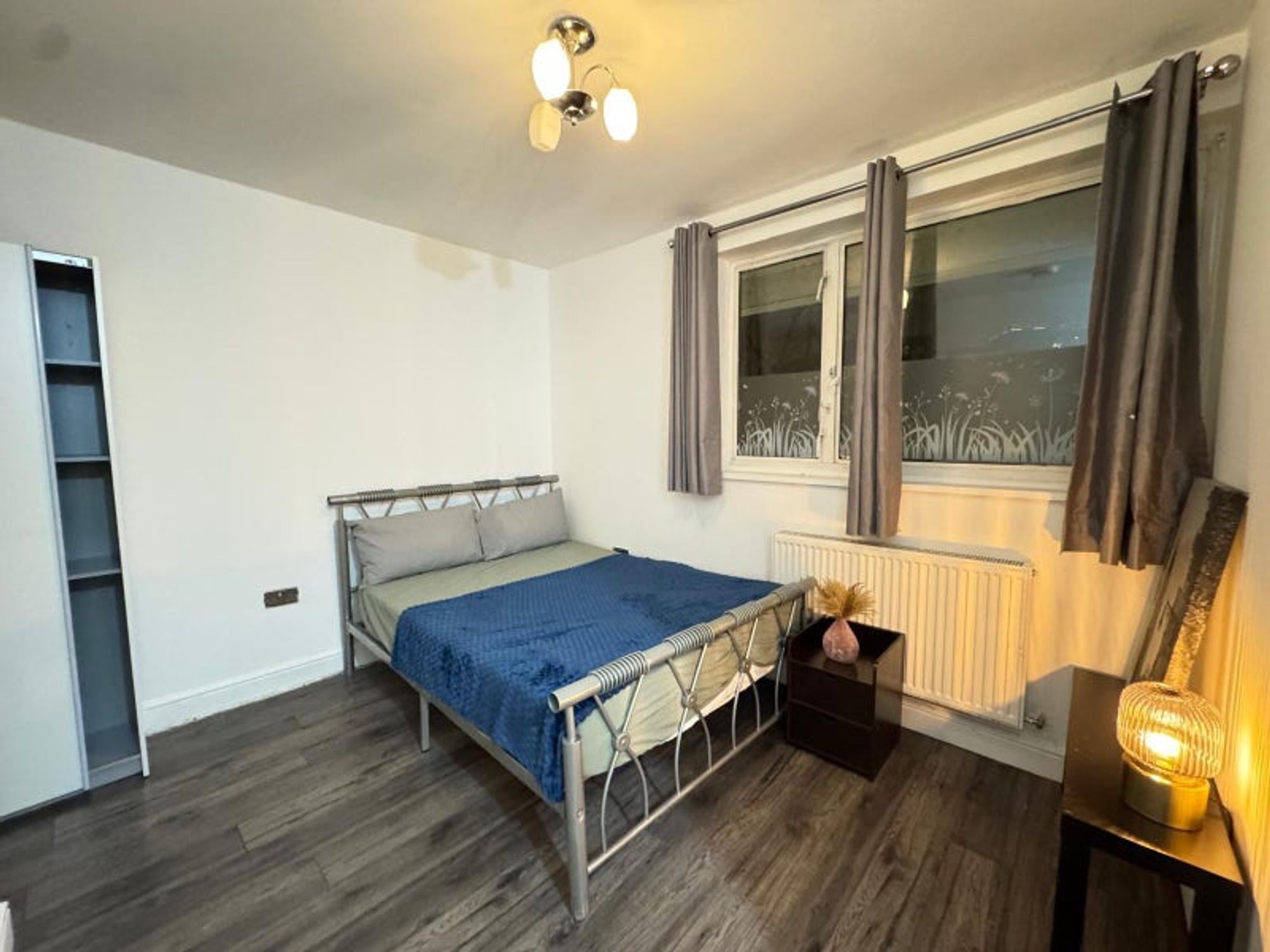 Room Solebay Street in Greater London