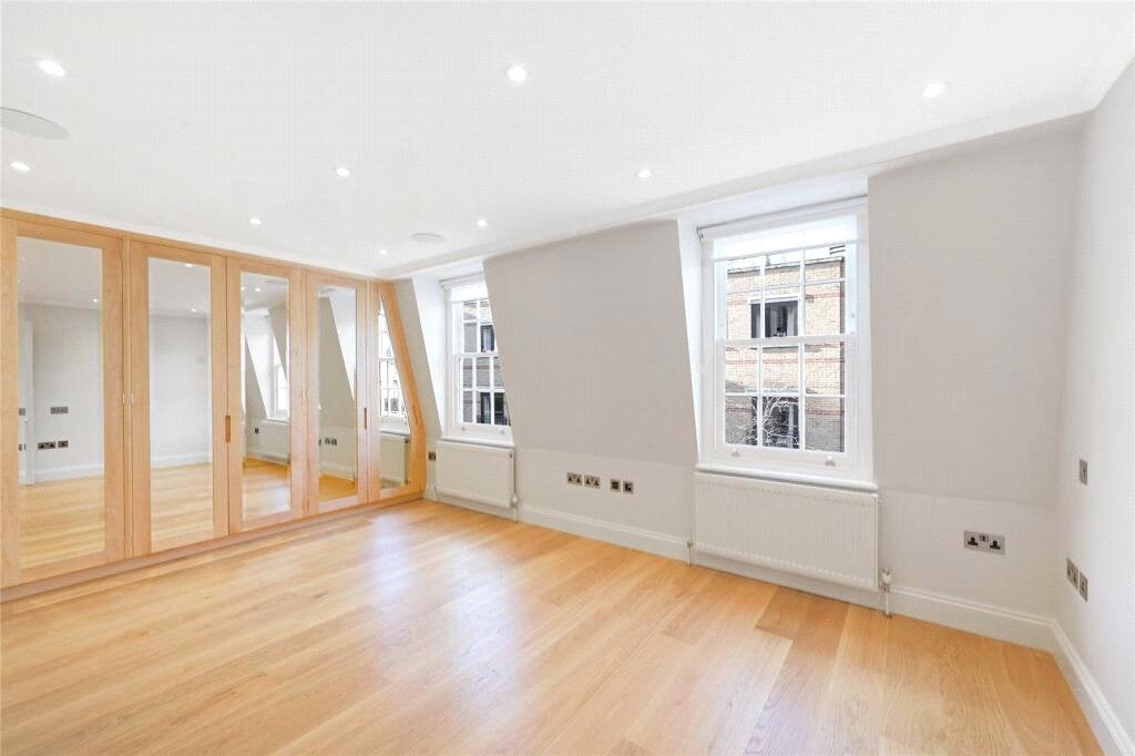 House Kinnerton Street in City of Westminster