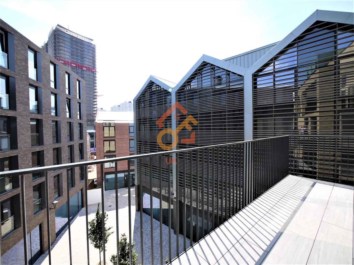 Flat Drapers Yard in Greater London