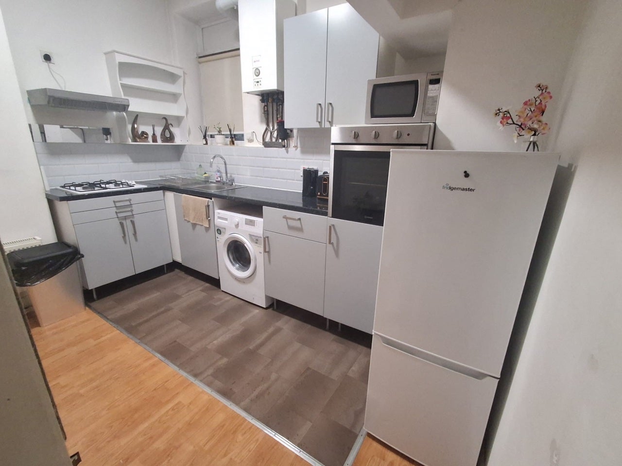 Flat Upper Tooting Road in Greater London