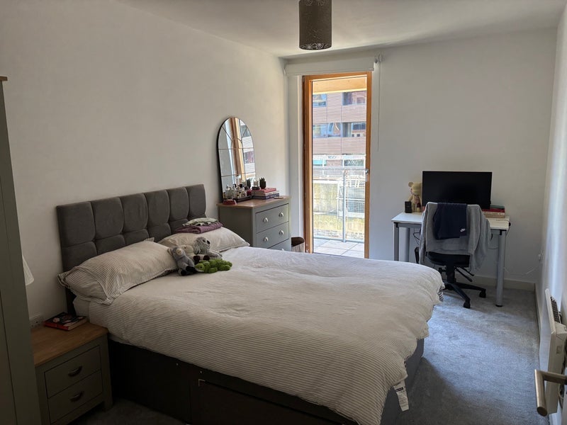 Flat Crampton Street in Greater London