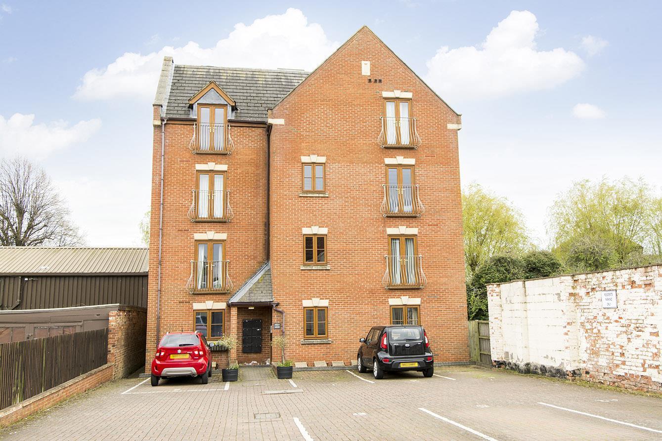 Flat Saint Mary's Road in Harborough